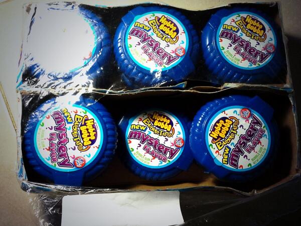 BarterYukk's tweet photo. Hubba Bubba Bubble Tape Mystery Flavor 55rb/pcs! Via pulsa 78ribu! Permen karet yg panjangnya 1.8meter... http://t.co/USIwLmH0JG
