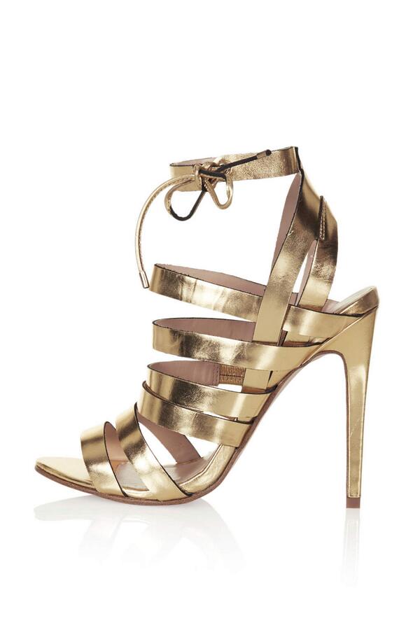 StyleForAnyone's tweet image. ahhhh loving them ! so perfect to great pair of skinny blue jeans ! #topshop #highheels #heels #fashion