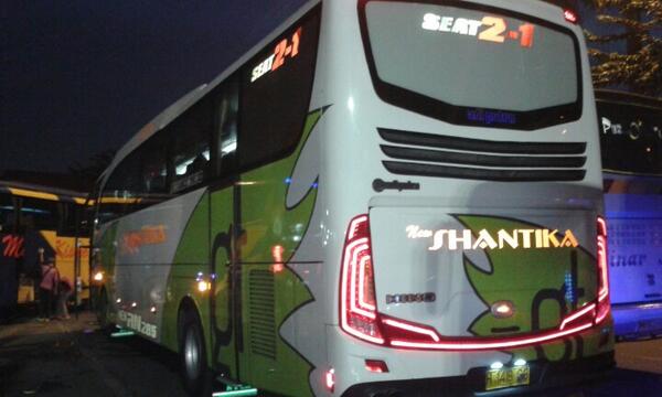 freakandy's tweet photo. Rawamangun area @SukaFotoBis @BMC_Banten @BMCJateng @BMCbali @BMC_JR @FotoBis http://t.co/sqEQ2pz12L