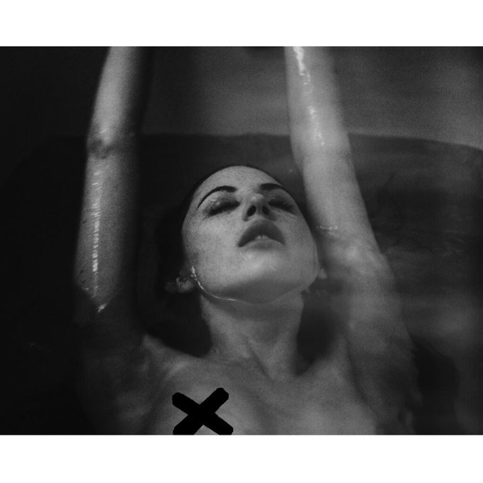 Serene 2 #tbt #throwback #fashion #style #blackandwhite #bathtub #censored #water #artistic http://t