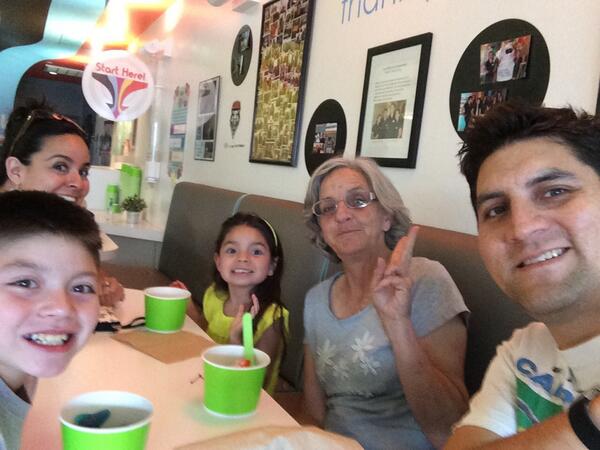 elsiete's tweet photo. #yoloyogurt http://t.co/iSrFrAjqF9