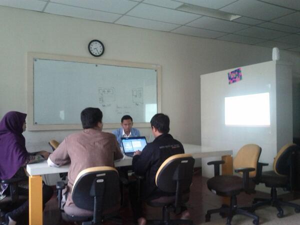 Suasana pembukaan sidang <a href="/BaktianugrahYP/">Bakti Pratama</a> di E109 #roadToSarjana