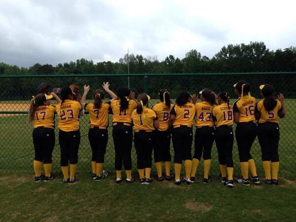 Da3rdJones's tweet image. Soft ball the junk bit baseball players are hunks number 8 is me bae