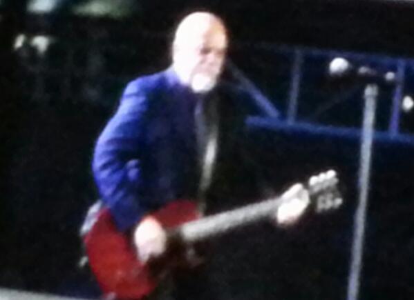 pkw617's tweet photo. Billy Joel rocking #Fenway #pianoman @DirtyWaterNews more to come! @barguy #guitar http://t.co/o9K904Oais