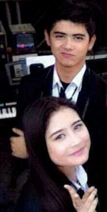 _AliandoFans's tweet photo. Digo Sisi #GantengGantengSerigalaSCTV @alysyarief @aliando26 @PrillyBie http://t.co/b1lLORRMLs