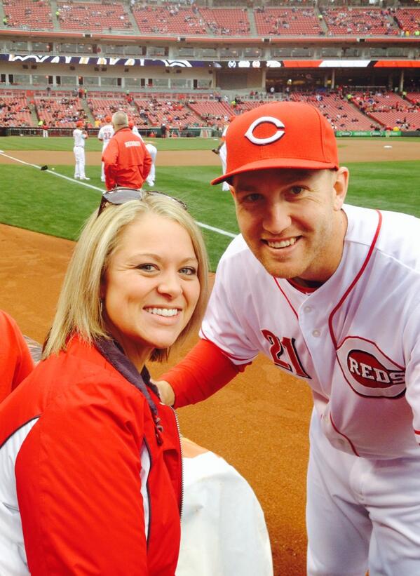 arn8610's tweet photo. Yes yes, this made me one happy girl!! #redsfanphoto http://t.co/WhNw8BHiCc