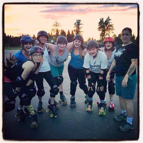 TheFloodWater's tweet photo. Skating at Sunset. Sort of a Big Deal. http://t.co/2pHK0QPKKs
