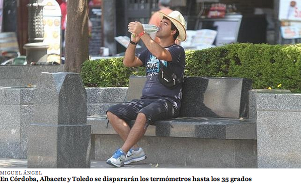 JotDownSpain's tweet photo. Calor en verano. Fotos de gente hidratándose. Pero gente auténtica, con riñonera al hombro por lo que pueda pasar http://t.co/ho9htve7bq