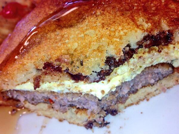 SteaknShake's tweet photo. RT @i8and8: Choco Chip Panwich w/ Silver Dollar Hash Browns @SteaknShake http://t.co/xH73R9VHCP