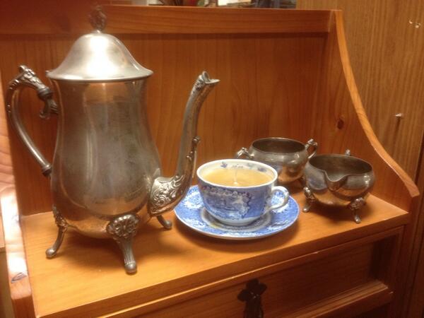 AngelWayAuction's tweet image. Fancy a nice cup of tea ? Served from a silver plated pot with matching milk &amp;amp; sugar bowl.