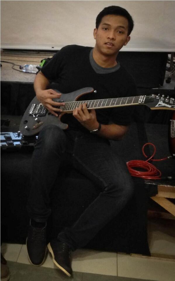 Happy birthday to our beloved guitarist "Angky Widiastono"...
Success for your dreams and NEORA...!!!

@angkywidiast