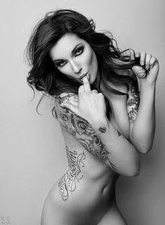IlMioDj's tweet photo. #ThisWorldIsNotDesignedForUs #InkedGirls http://t.co/3wRS0w3eGu