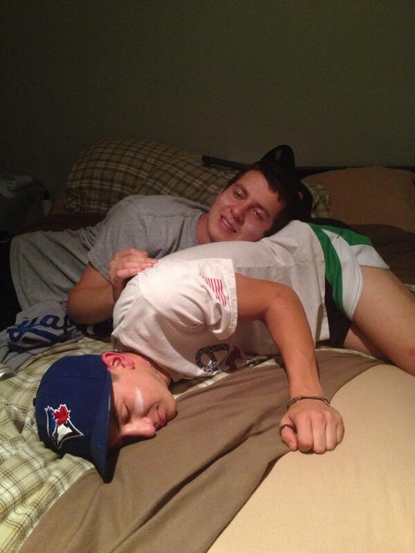 KylaClarkk's tweet photo. Awwe love birds @jackwaki  @Joe_noobs http://t.co/AiBB3dQ0J3