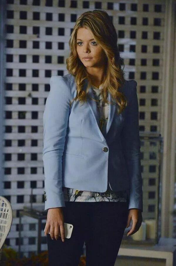 o_d_a_a_t's tweet image. My Bitch 😍😍😍 Episode 5x06
@ABCFpll @ShippingEmison @SashaaPieterse 
#pll
#emison
#pllSpoiler