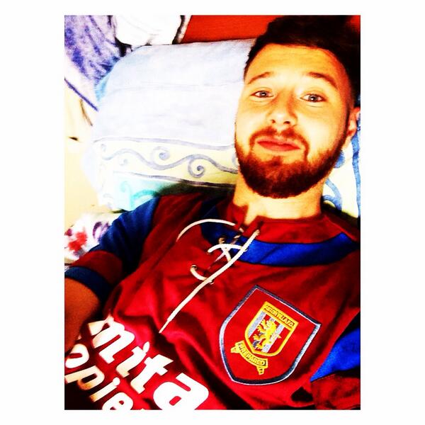 Jam111James's tweet photo. #avfc #twoyearsoldwhentheshirtcameoutwoul#pdoflovedtoappreciatebigronsCnBarmy #dalian @MatKendrick http://t.co/AyTOKrKbAZ