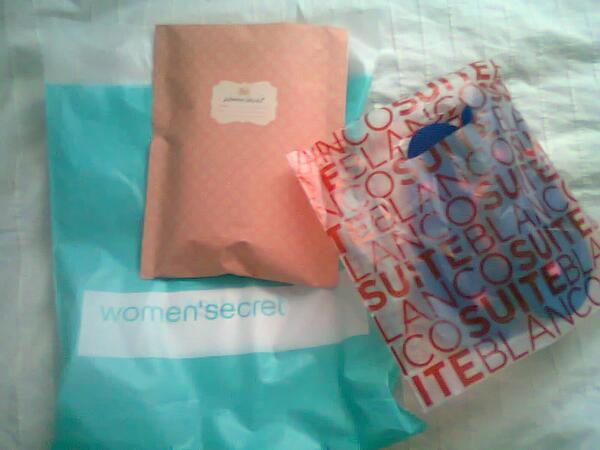 Martarguezc's tweet photo. que alegría despertarme y encontrarme estos regalitos por adelantado muchas gracias @CrisM02 me encantan!!! http://t.co/gHCDJLMpj8