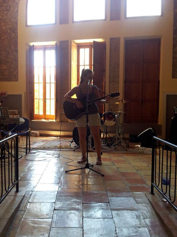 amj_backstage's tweet photo. @MarienJG is on the stage! http://t.co/jIuigJeBMR