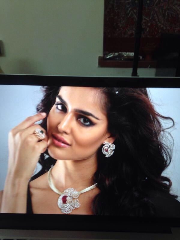Nathalia_Kaur's tweet photo. #fromthescreen #shoot #bengolistyle http://t.co/nWOAXrH5sE