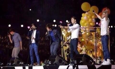sacredzjm's tweet photo. "Youngest band ever to perform at the Olympics"

PROUDEST MOMENT THE FANDOM EVER HAD

#LetsBlowTwitterUpwithfetus1D http://t.co/cFJrcDZLbo