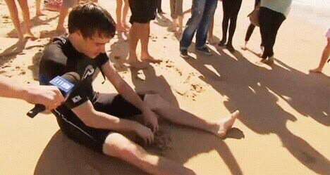 1DHQDaily's tweet photo. #Letsblowuptwitterwithfetus1D

Remember Liam being interviewed and he just sat there digging sand. http://t.co/e9YVpk7q2q