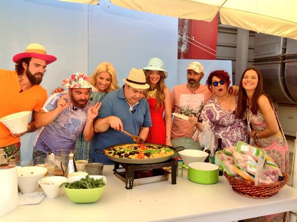 Eleni_AlphaTV's tweet photo. Καντε retweet στηνφωτο και κερδιστε 20 κιλα κοτοπουλα ΝΙΤΣΙΑΚΟΣ��� http://t.co/dT2jgmWh6b