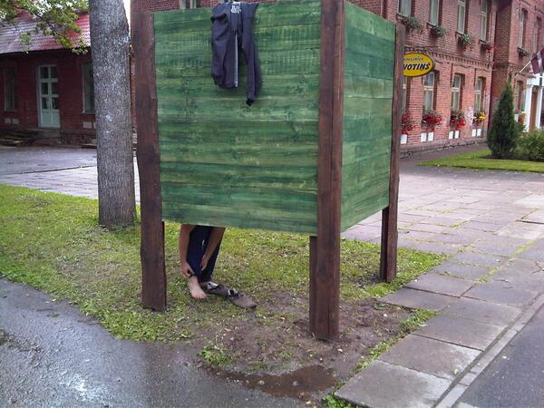 Jekabsons8's tweet photo. Alojas centrā atklāta jauna pārģērbšanās kabīne! kā nekā Pilsētas svētki tuvojas! būšot vēl pārītis! #loveThisCity http://t.co/FgUqqx4Am4