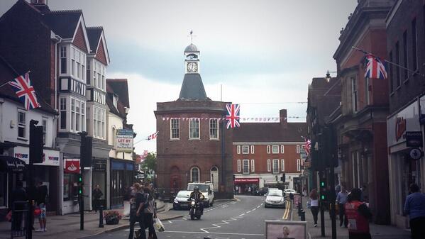 partroot's tweet photo. Patriotic #Reigate for #ArmedForcesDay thanks to @ReigateGuild http://t.co/9TQA9ualOo