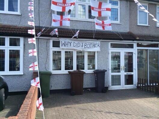 Mandi_Riseman's tweet image. @DavidBeeson2 no idea where this is but funny