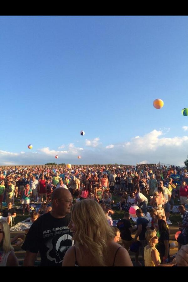 cypgr5's tweet photo. Jimmy Buffet was pretty sweet ☀️ http://t.co/dmPNL0AjYW