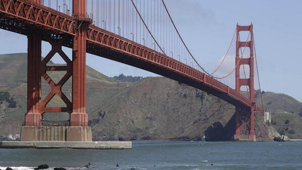 PiperNewsNet's tweet photo. Officials to vote on Golden Gate Bridge suicide-prevention nets http://t.co/yuCU7ObUwR http://t.co/wRp33P1yMK