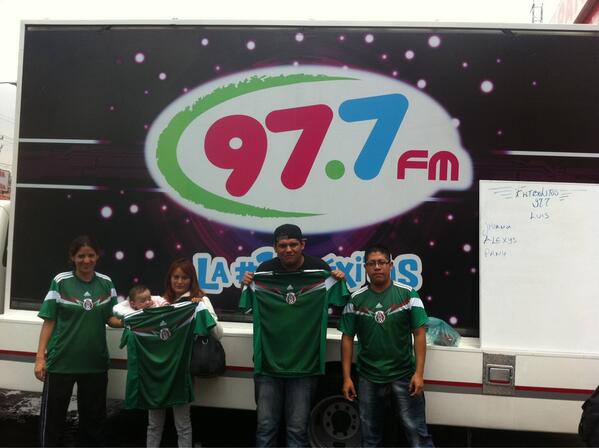 turbonave977's tweet photo. También ganan en @_iztacalco,sigue la reta en los #futbolitos977 http://t.co/AlEeRbh5Fp