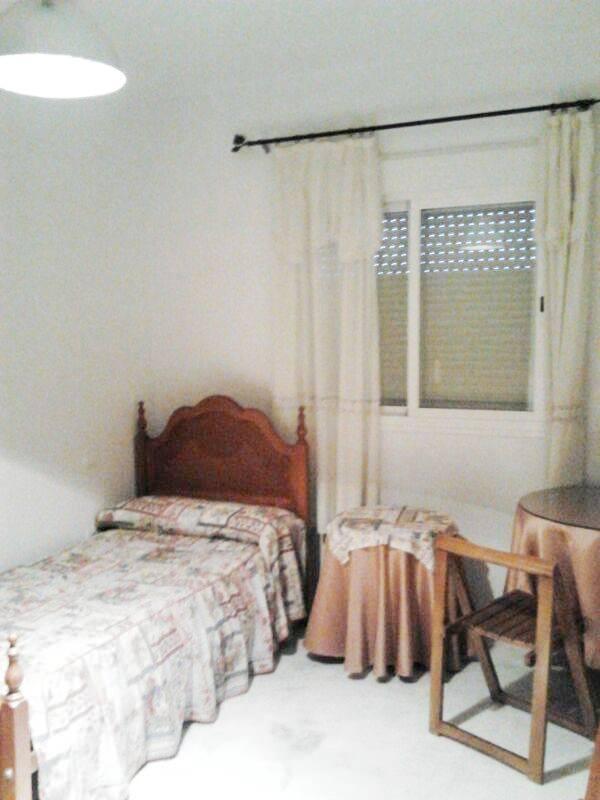 Piso_Estudiant's tweet photo. Alquilo piso de estudiantes.3 dormitorios (todos exteriores) Más info md RT http://t.co/nZCoXDMDcZ