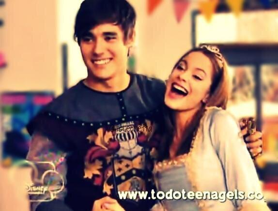 wikforjustin's tweet photo. "@Tinifandefrance: Cite ce twite avec ta photo prefere de #Leonetta ♥" http://t.co/3Q6Q45FyiF