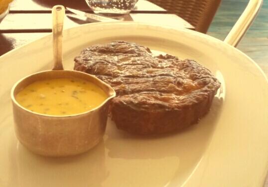 FayMDonovan's tweet photo. From surf to turf! Rump Steak with Bernaise sauce @lepontdelatour http://t.co/teOoZI2JaG
