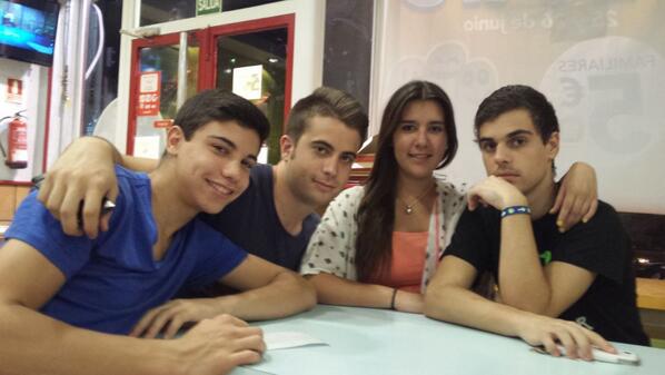 JulyGirMed's tweet photo. No les puedo querer más! @KardielEdgar @AlbertoGayo4 @CChapa95 😍💜 http://t.co/EYFiF6Xf9C