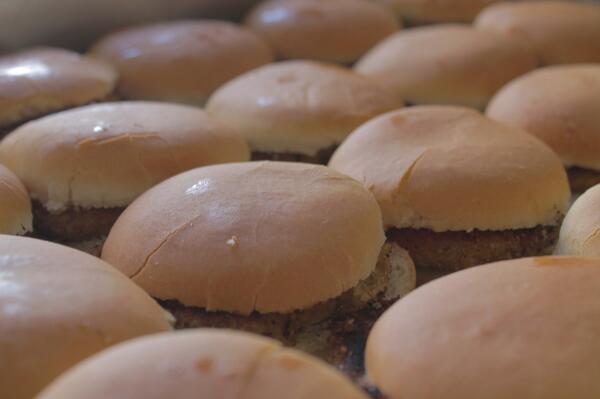 sXeMadrid's tweet photo. Ya está la comida para la charla de hoy (todo vegano) http://t.co/F13rMqKMLC