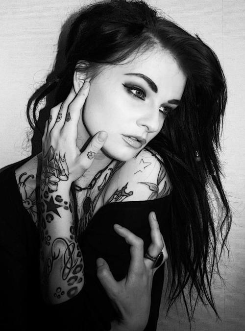 IlMioDj's tweet photo. #ThisWorldIsNotDesignedForUs #InkedGirls http://t.co/sW8rInESGg