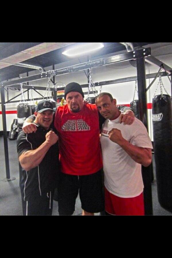 TheUndartaker's tweet image. Me and two other fans at the gym.