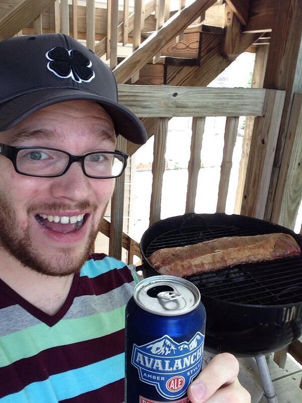 OnceFutureKing0's tweet photo. Being grown up means I can have a beer and BBQ ribs at 1030 in the morning. #livingthedream http://t.co/bJK5OLP9UU