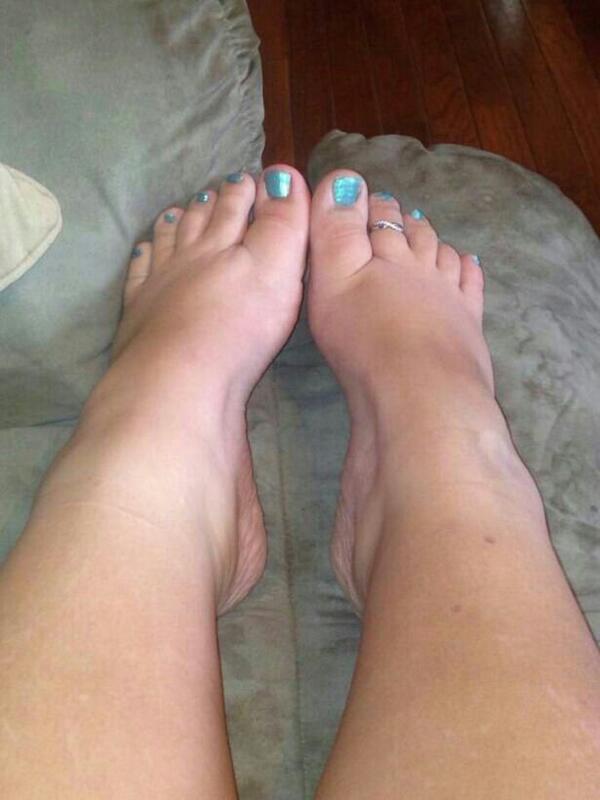 FeetRate's tweet photo. 70/100 #Feet #Soles #ChubbyFeet #Thick #Arches #Toes #Small #Cute #Kik http://t.co/Ge3Ib4BiH4