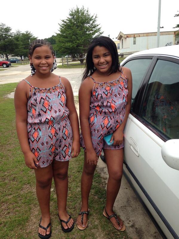 Da3rdJones's tweet image. Twins I chose this outfit