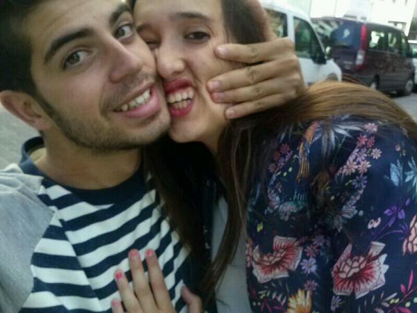adri_wikiwiki's tweet photo. Un añito ya.... te quiero @naaaalli12 aunq no seas muy fotogenica :) http://t.co/1608IfnLkV