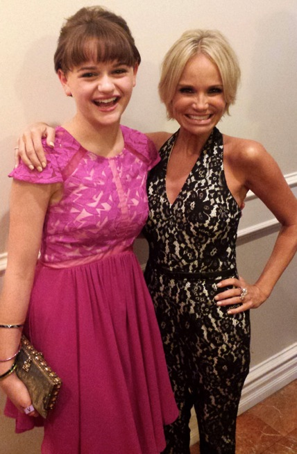 LABookingGirl's tweet photo. @JoeyKingActress &amp; @KChenoweth @ the 2014 Saturn Awards. Joey with Lumier by Bariano dress &amp; a bag by Clara Kasavina http://t.co/nJgl3U8jHt