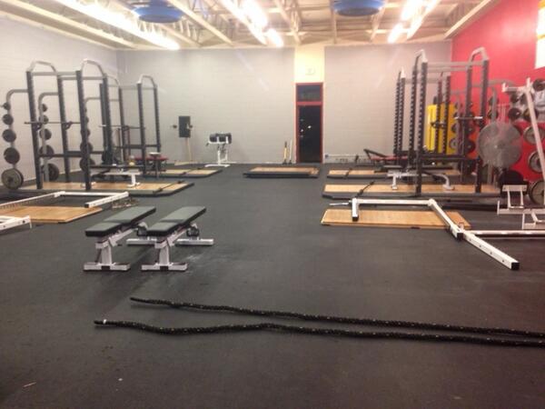 Knight_Strong's tweet image. The weight room is coming together and summer conditioning has started! #KnightStrength