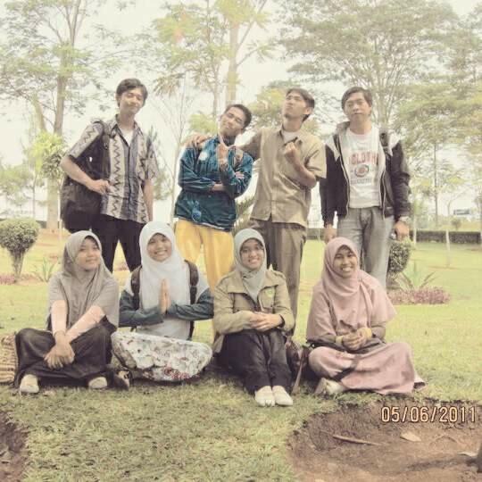 dzikrimu's tweet photo. Tiga tahun + 24 hari terlewati @habibalwi45 @AdeKrisniawan @Myoujinmaru @airinbi @afhusna @ZaraGanbate @Egyptiaaaa (: http://t.co/l1Jov0wZ2R