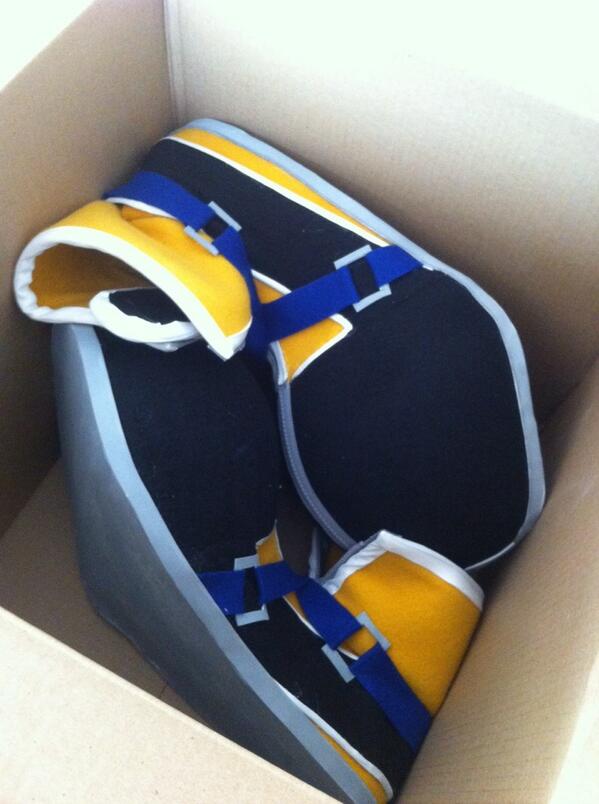 CrazyEvad's tweet image. DEAR HOLY MOTHER OF EVERYTHING THEY'RE BEAUTIFUL #clownshoes #willtheyfit