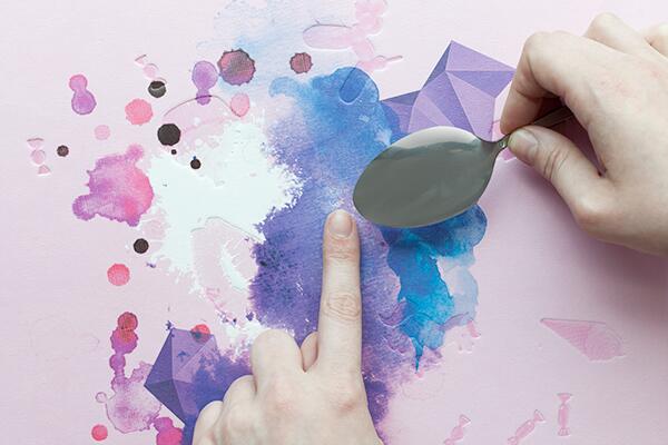 Epic beauty hacks, and it all starts with a spoon. spr.ly/6016Yz1E