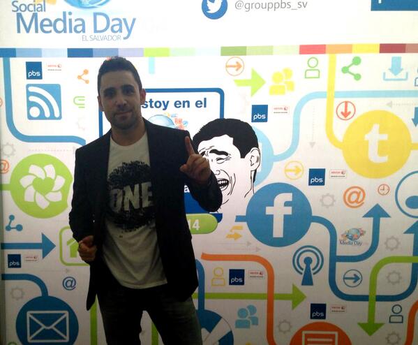 PosiblMedia's tweet photo. Hi @ONECampaign here we are at the #SMDsv2014 @SMDsv waiting for you to dream as #ONE. #EverythingIsPosibl. Join us! http://t.co/y3gtYxMmMS