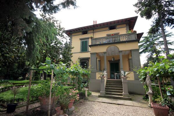 TuscanFeeling's tweet photo. Artistic treasures in the cities of #Florence and #Siena, #Tuscancuisine and #Tuscanwines! http://t.co/YPANtBG7tE http://t.co/YEnrlVn04i