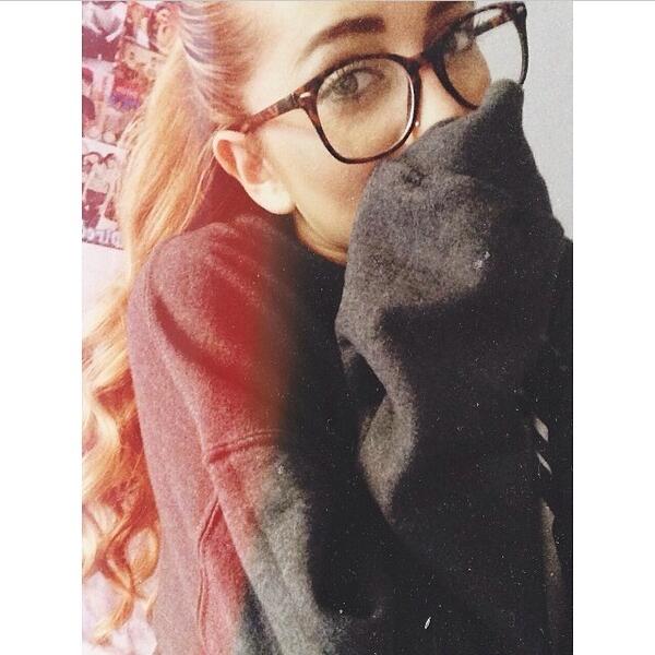 LyciaFaithAFD's tweet photo. Baggy sweaters 😎 http://t.co/3mpVWjwlhj